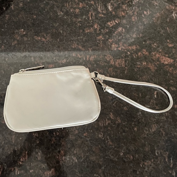 Ladies faux leather wristlet - Picture 5 of 11